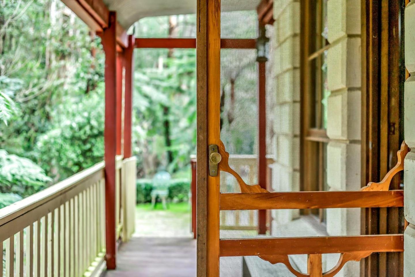 The Fernglen Forest Retreat Маунт-Данденонг Экстерьер фото